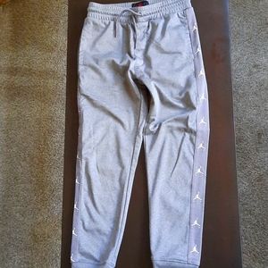 Boys Jordan grey sweatpant size S